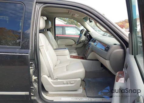 2013 Chevrolet Tahoe Ltz из США, поврежденный, VIN 1GNSKCE05DR345708